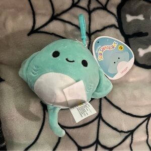 Squishmallow Maggie the stingray clip